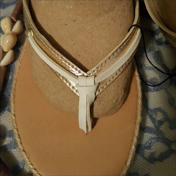 #458 SONOMA White n Gold Sandals Sze.Large 9-10 - Picture 2 of 3